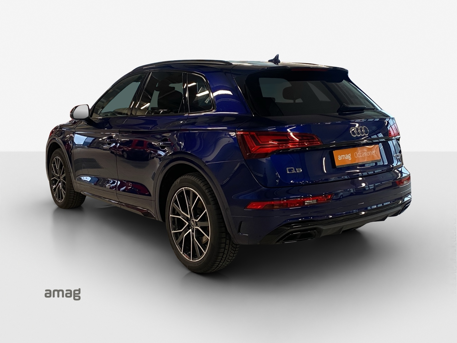 AUDI Q5 40 TDI Black Edition quattro S-tronic-image-2