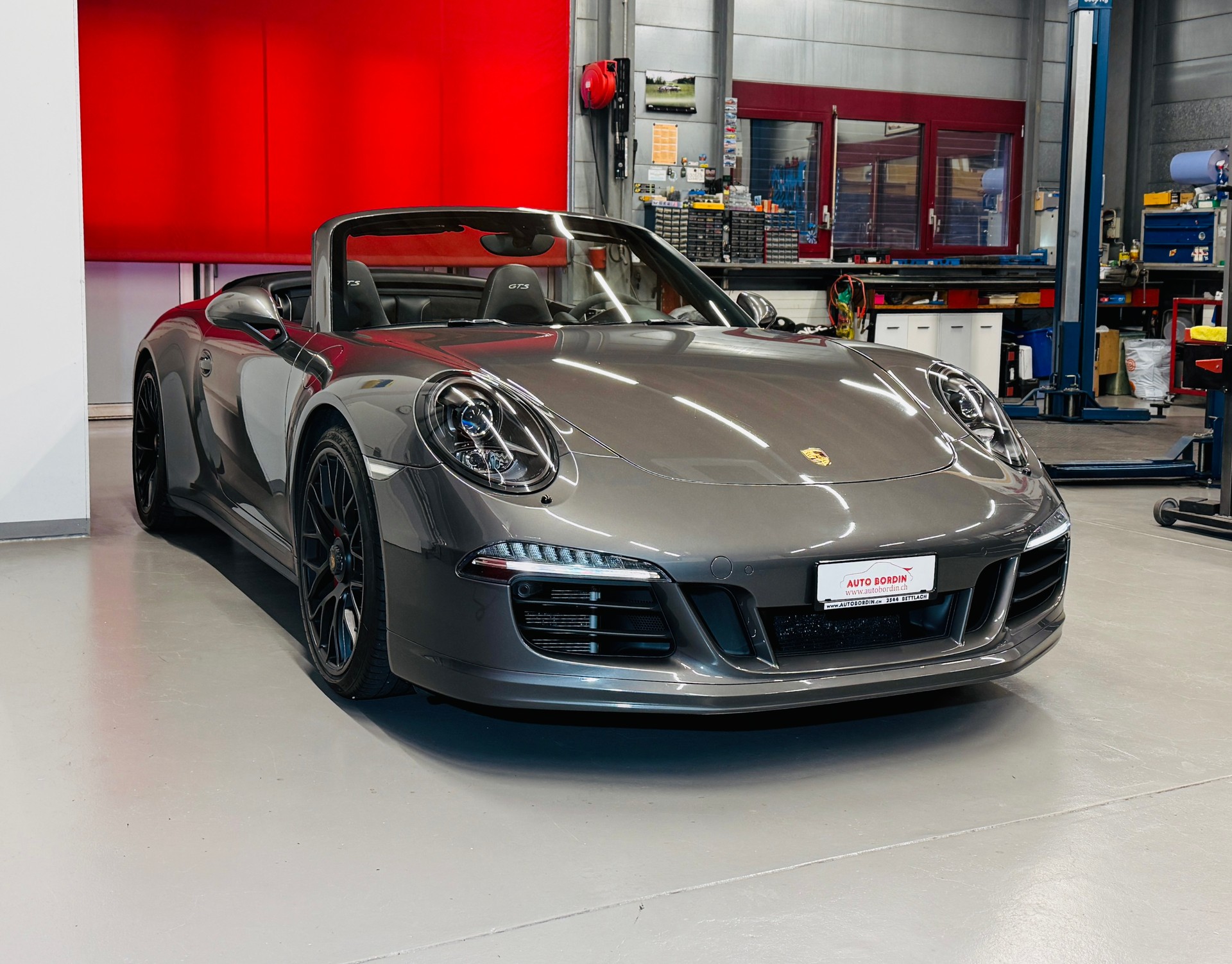 PORSCHE 911 Cabrio Carrera 4 GTS PDK „Achatgrau metallic“ mit Sport Chrono PLUS & Alcantara-image-14