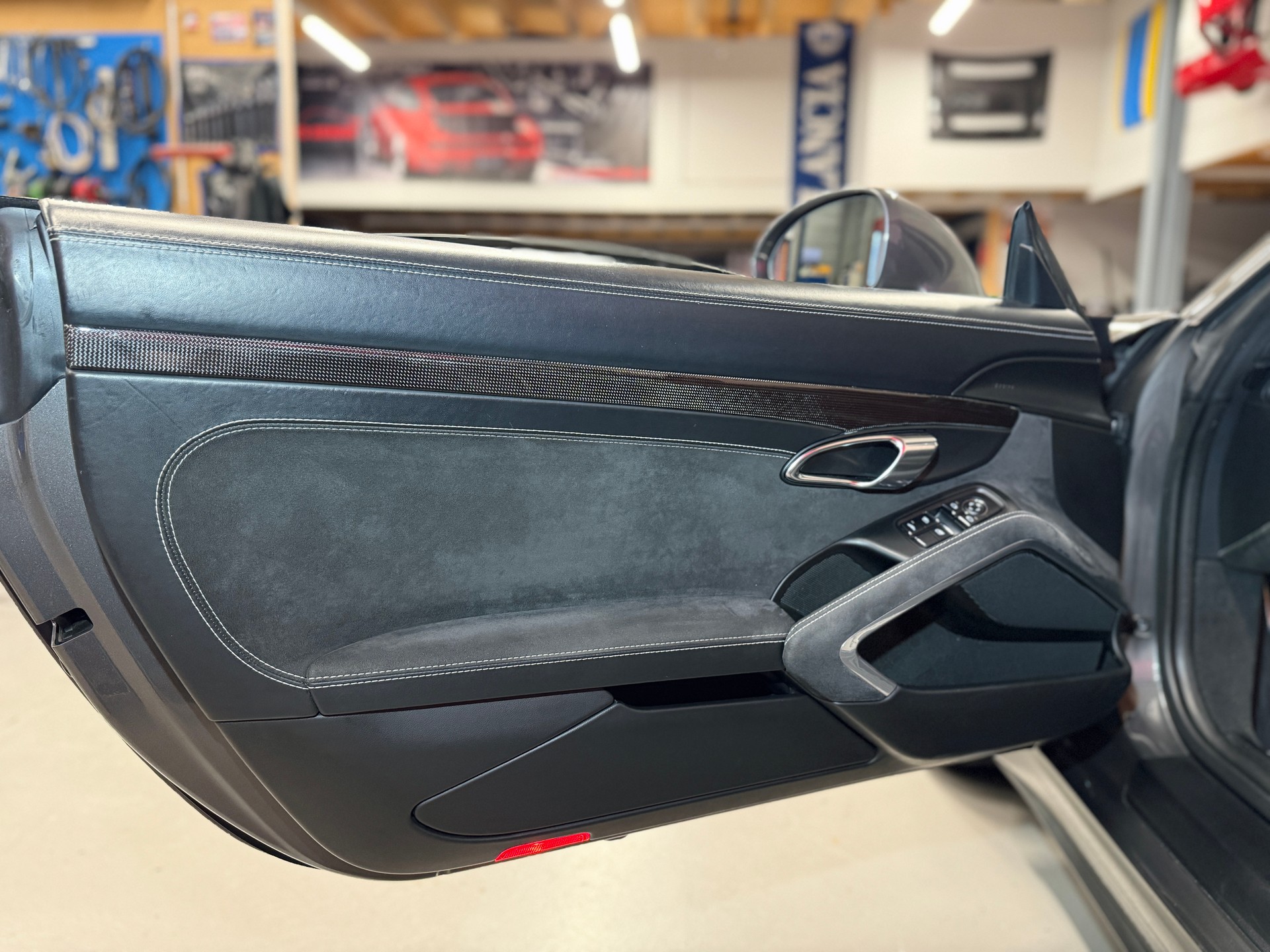 PORSCHE 911 Cabrio Carrera 4 GTS PDK „Achatgrau metallic“ mit Sport Chrono PLUS & Alcantara-image-9
