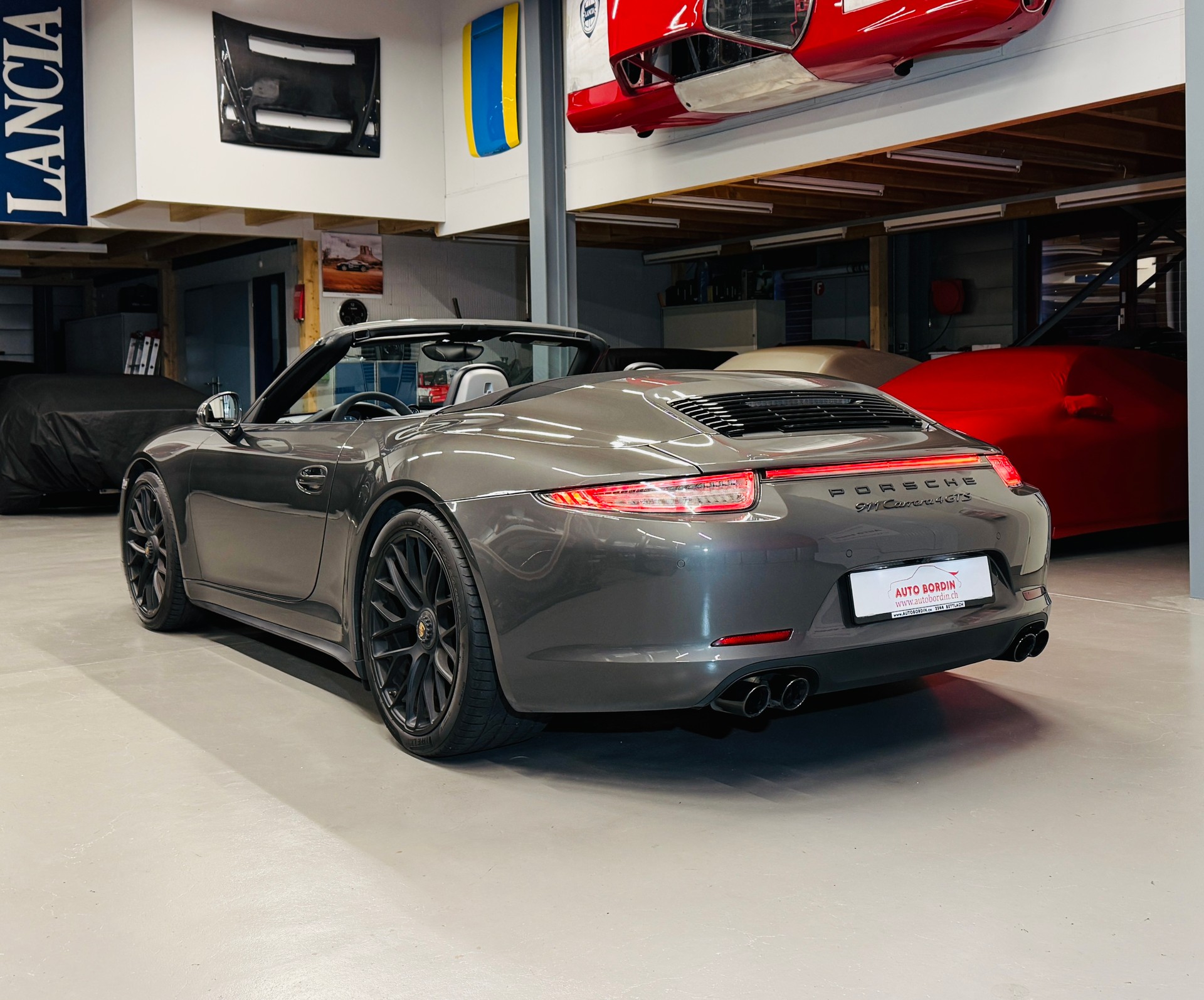 PORSCHE 911 Cabrio Carrera 4 GTS PDK „Achatgrau metallic“ mit Sport Chrono PLUS & Alcantara-image-11