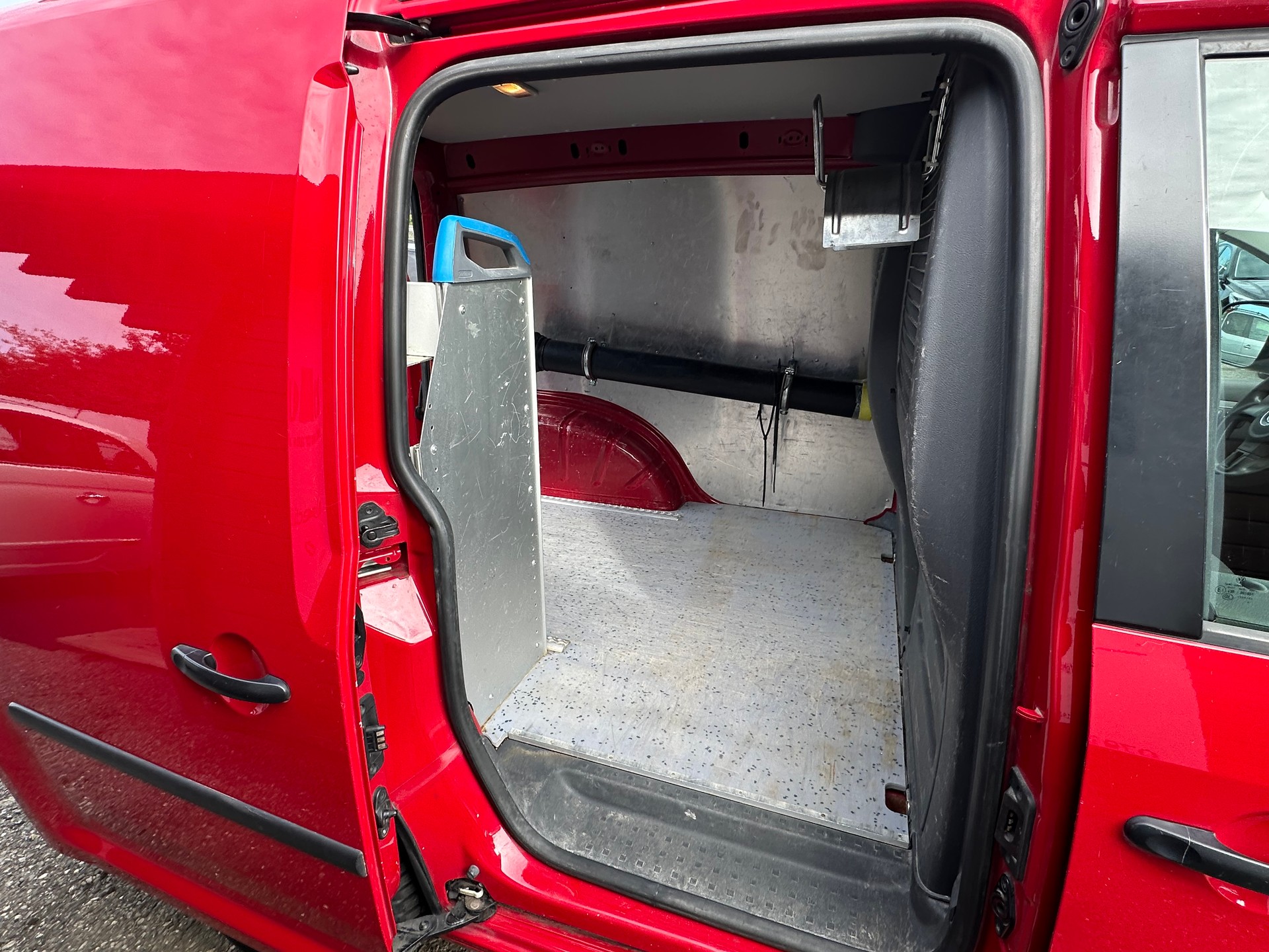 VW Caddy 1.2 TSI Entry-image-9