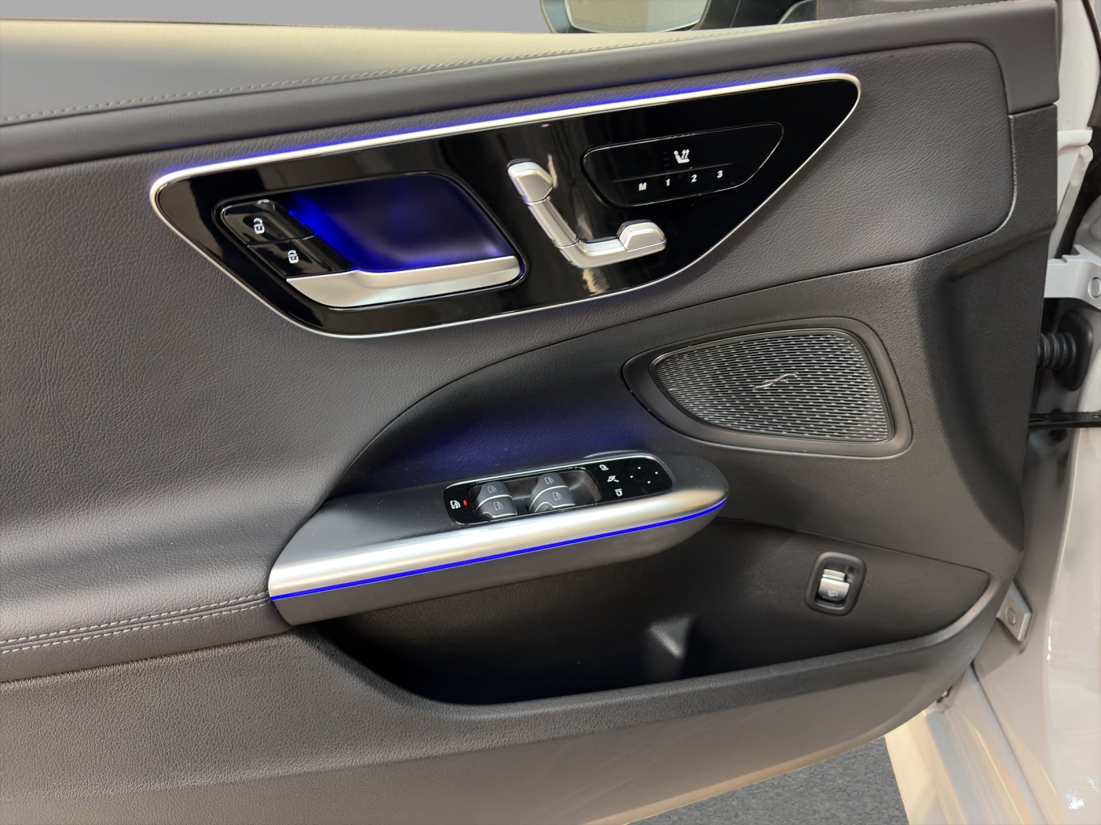 MERCEDES-BENZ C 300 d 4M - AMG / DISTRONIC / 360 Grad Kamera / Panorama-Dach-image-12