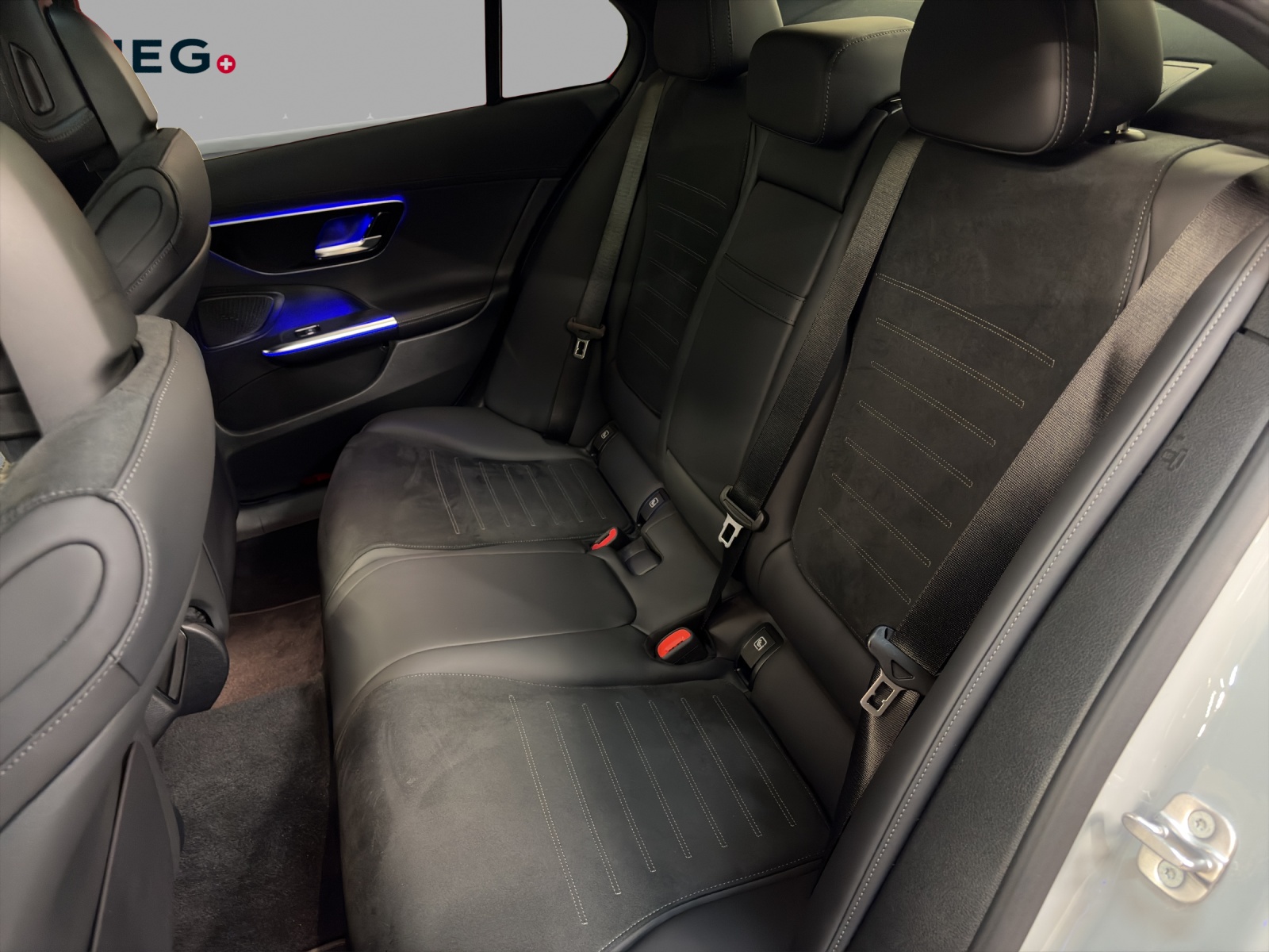 MERCEDES-BENZ C 300 d 4M - AMG / DISTRONIC / 360 Grad Kamera / Panorama-Dach-image-13