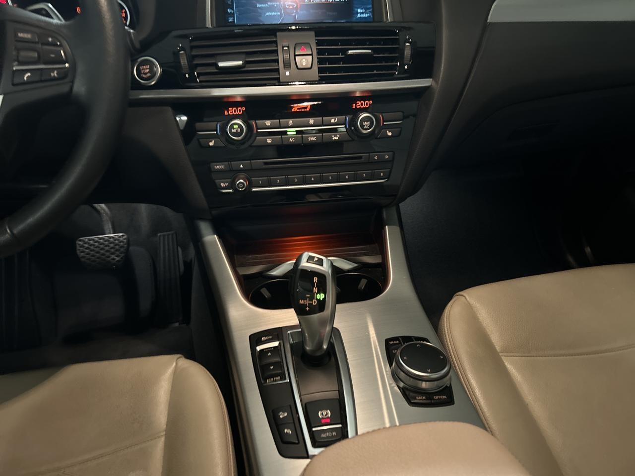 BMW X4 20d xDrive X Line-image-16