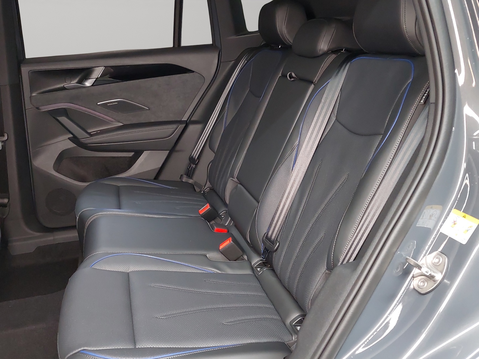 VW Tiguan 2.0 TDI SCR R-Line 4Motion DSG-image-8