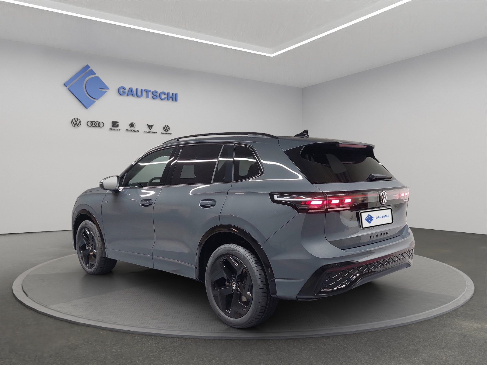 VW Tiguan 2.0 TDI SCR R-Line 4Motion DSG-image-2