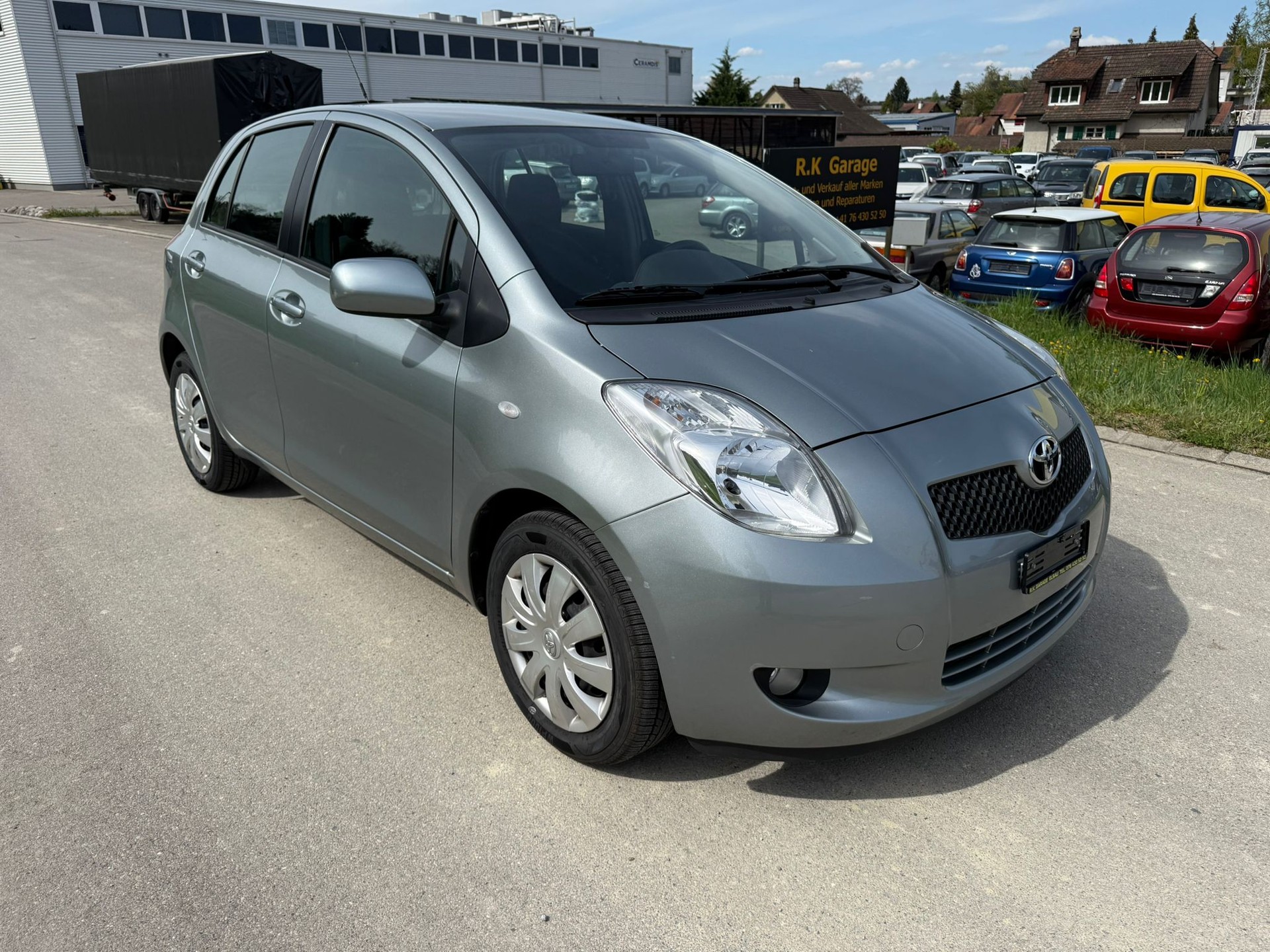 TOYOTA Yaris 1.3 Linea Sol-image-5