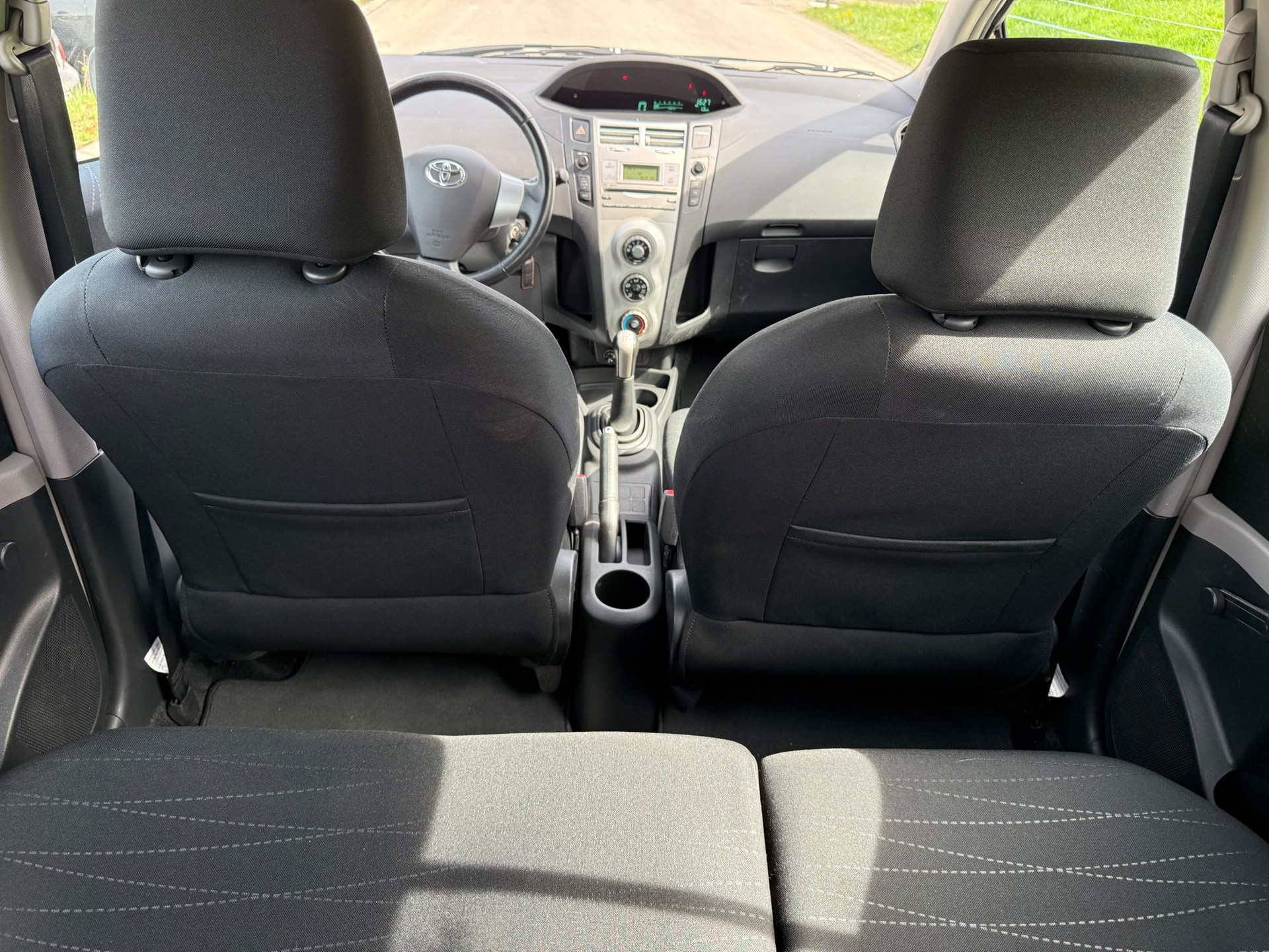 TOYOTA Yaris 1.3 Linea Sol-image-13