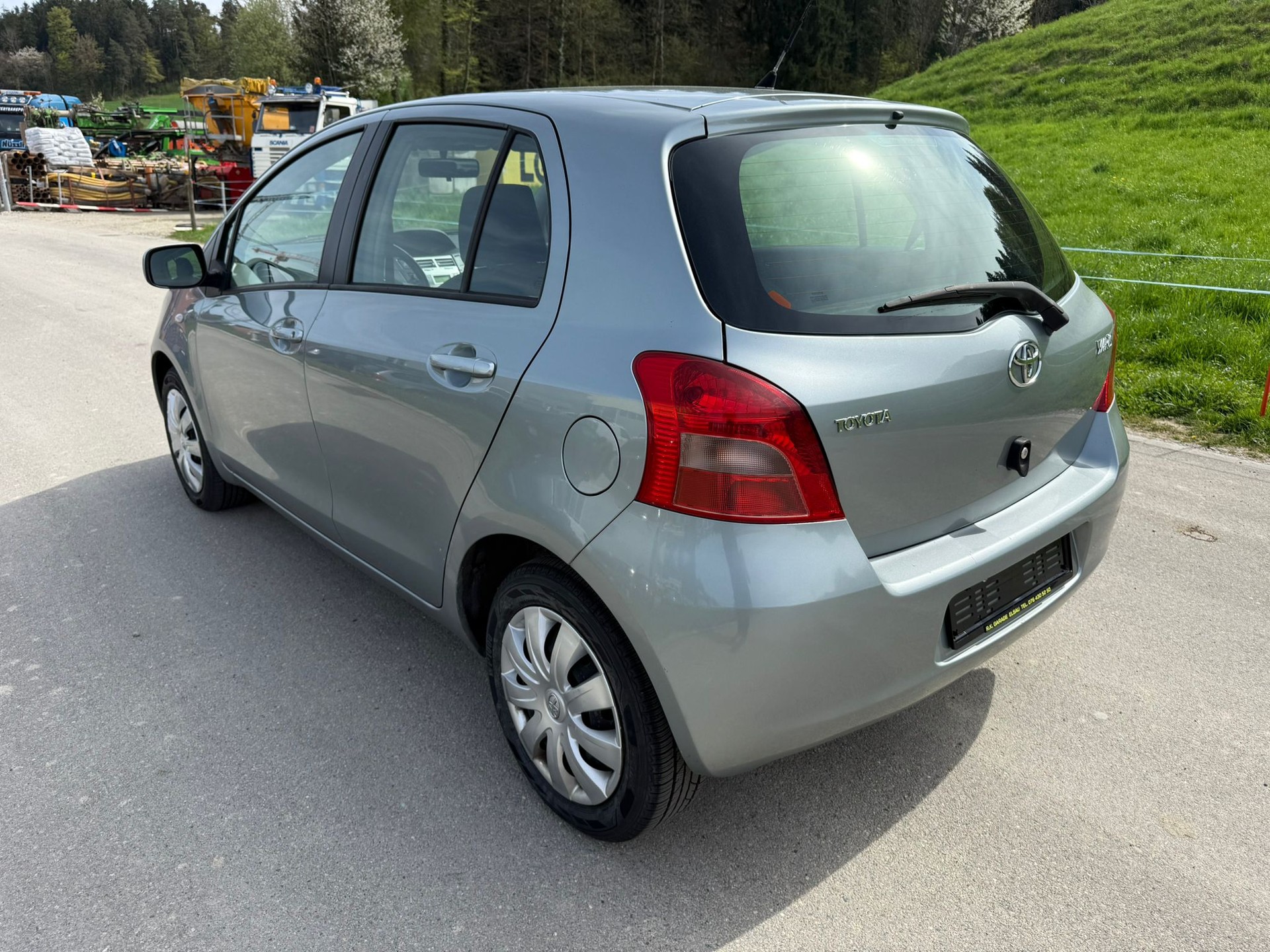 TOYOTA Yaris 1.3 Linea Sol-image-3