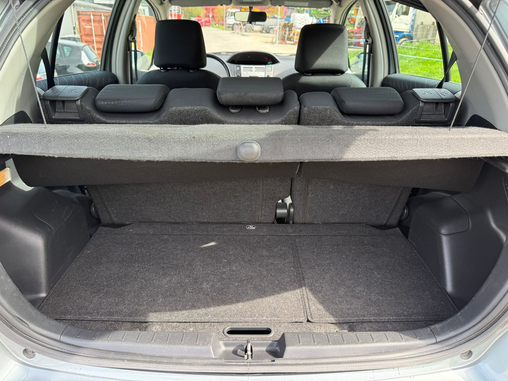 TOYOTA Yaris 1.3 Linea Sol-image-6
