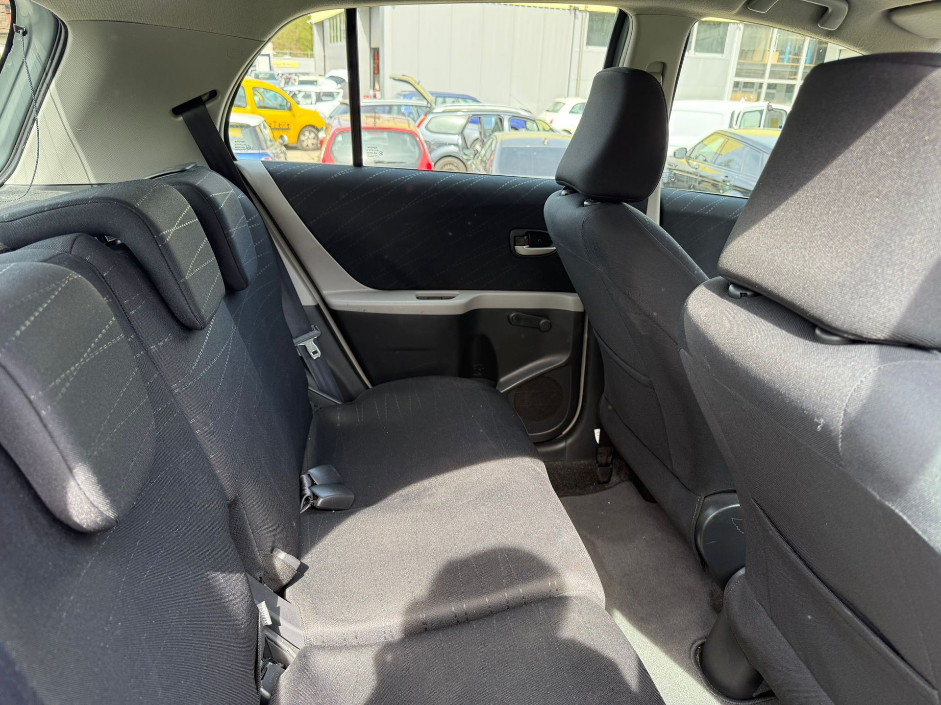 TOYOTA Yaris 1.3 Linea Sol-image-12