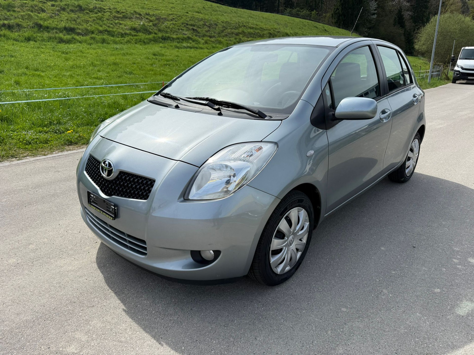 TOYOTA Yaris 1.3 Linea Sol-image-1