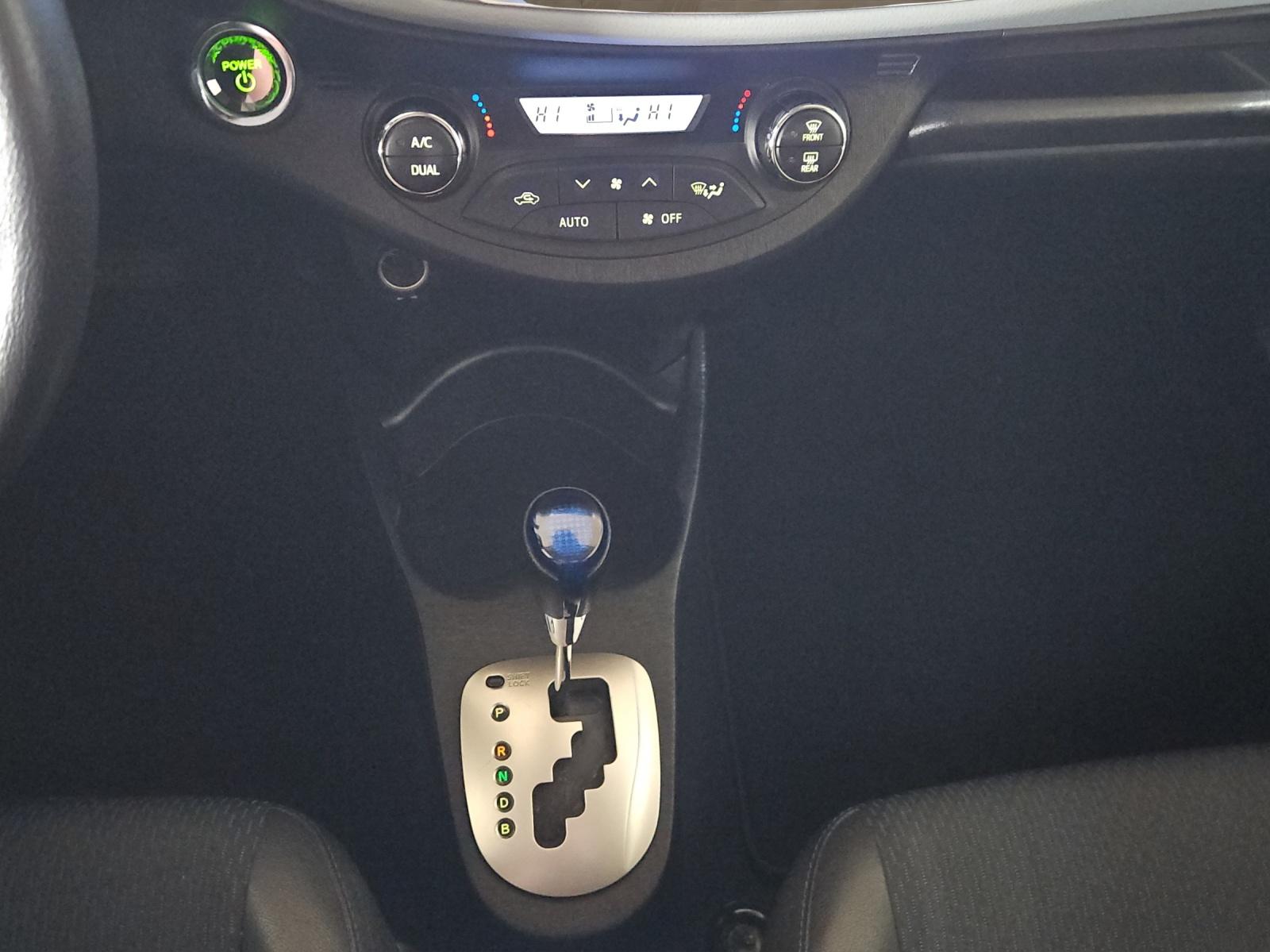 TOYOTA Yaris 1.5 VVT-i HSD Sol Premium-image-20
