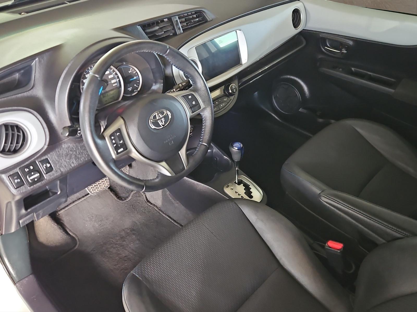 TOYOTA Yaris 1.5 VVT-i HSD Sol Premium-image-6