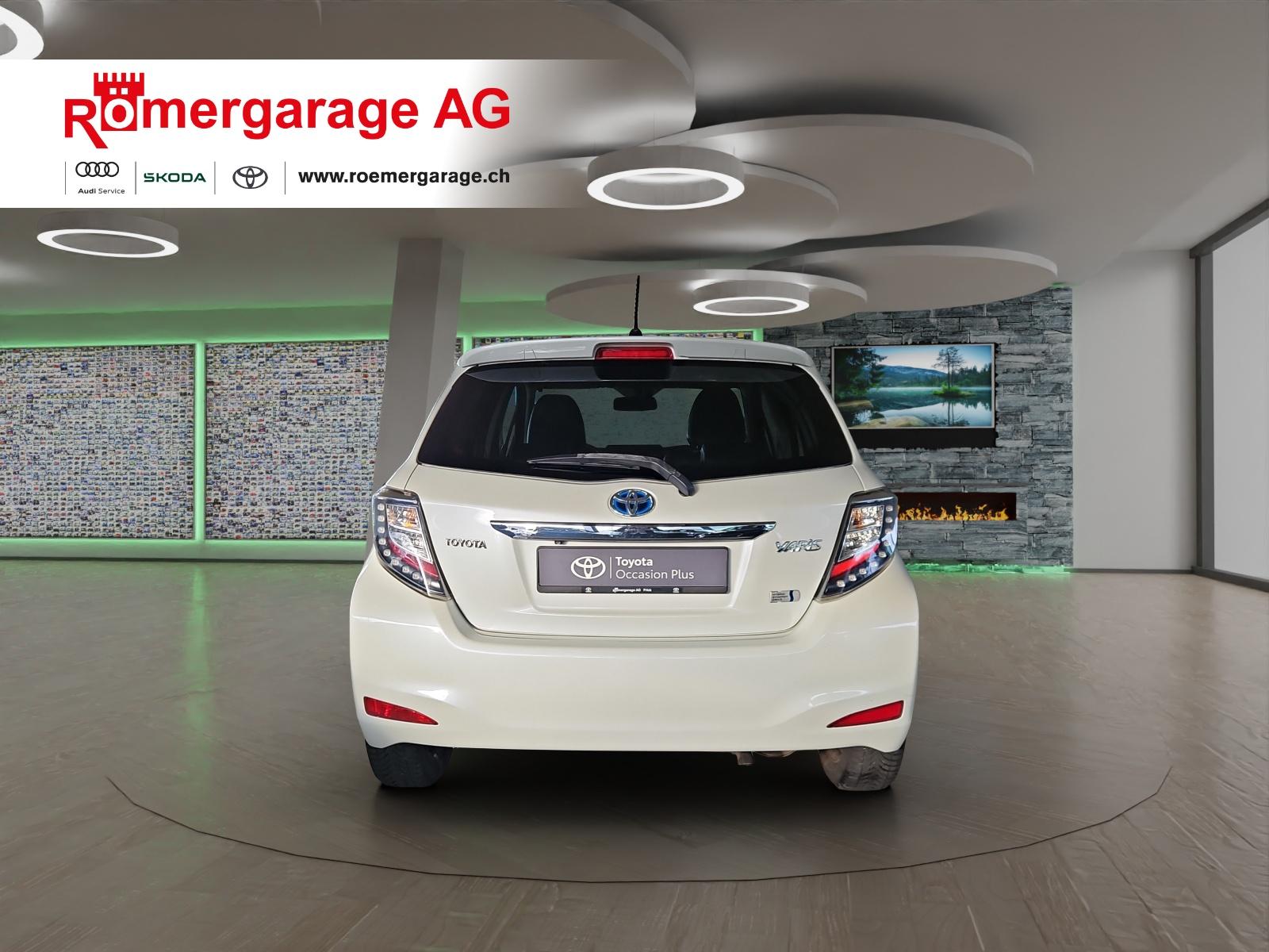 TOYOTA Yaris 1.5 VVT-i HSD Sol Premium-image-2