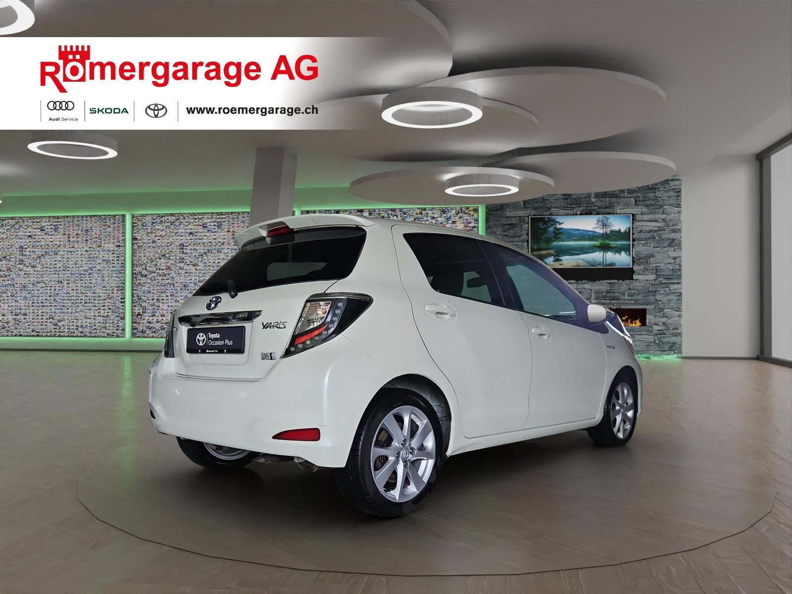 TOYOTA Yaris 1.5 VVT-i HSD Sol Premium-image-3