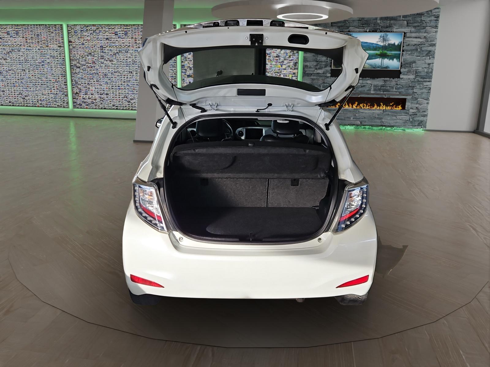 TOYOTA Yaris 1.5 VVT-i HSD Sol Premium-image-21