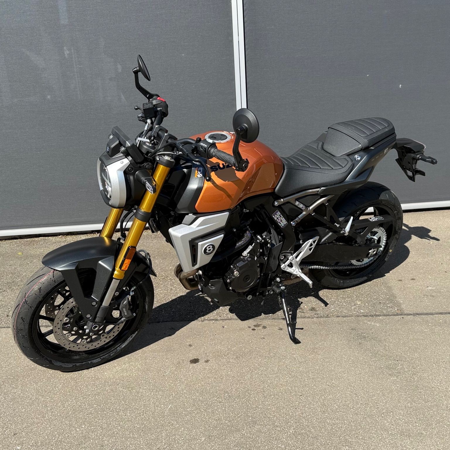 SUZUKI GSX-8T