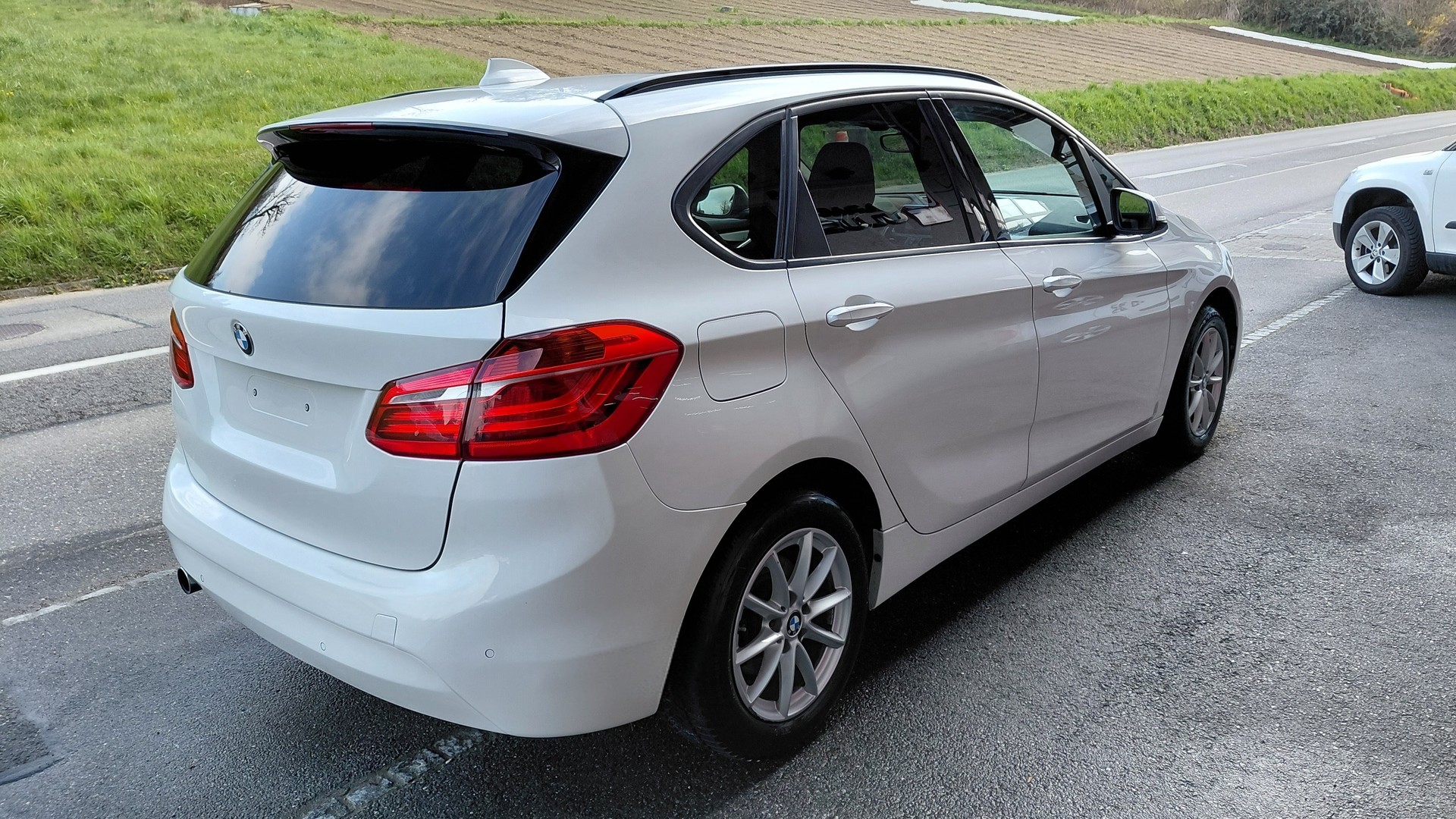 BMW 218d xDrive Active Tourer Steptronic-image-4