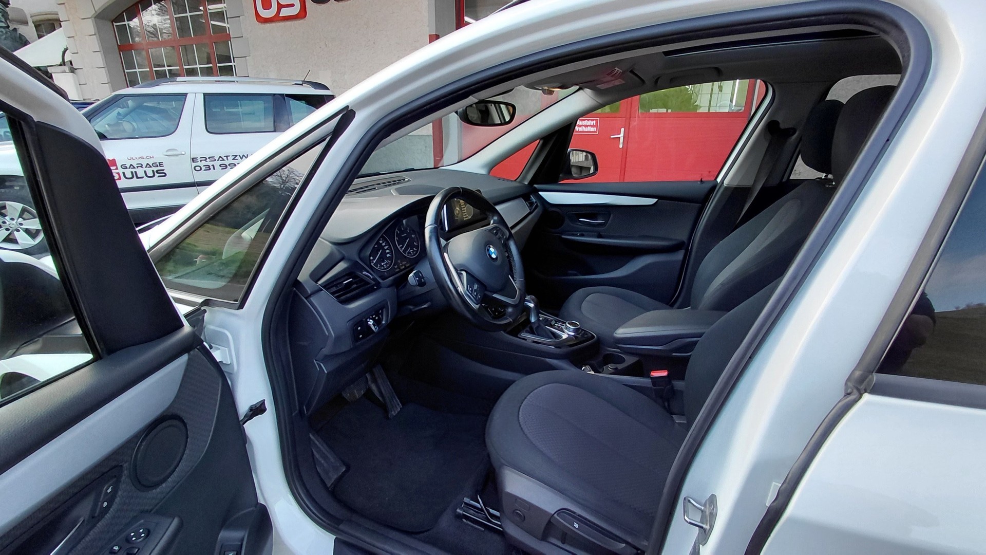 BMW 218d xDrive Active Tourer Steptronic-image-9