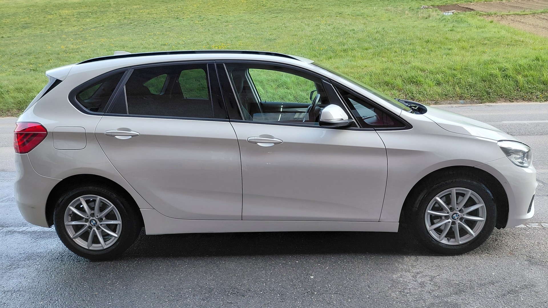 BMW 218d xDrive Active Tourer Steptronic-image-3