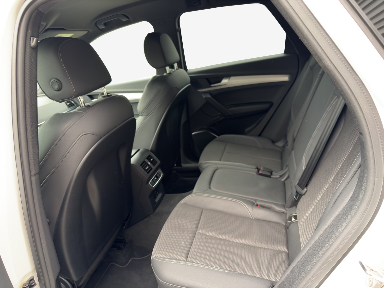 AUDI Q5 45 TFSI S-line quattro S-tronic-image-11
