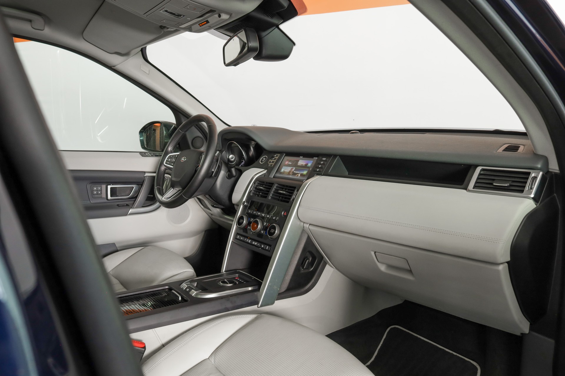 LAND ROVER Discovery Sport 2.0 TD4 HSE AT9-showroom-element-2
