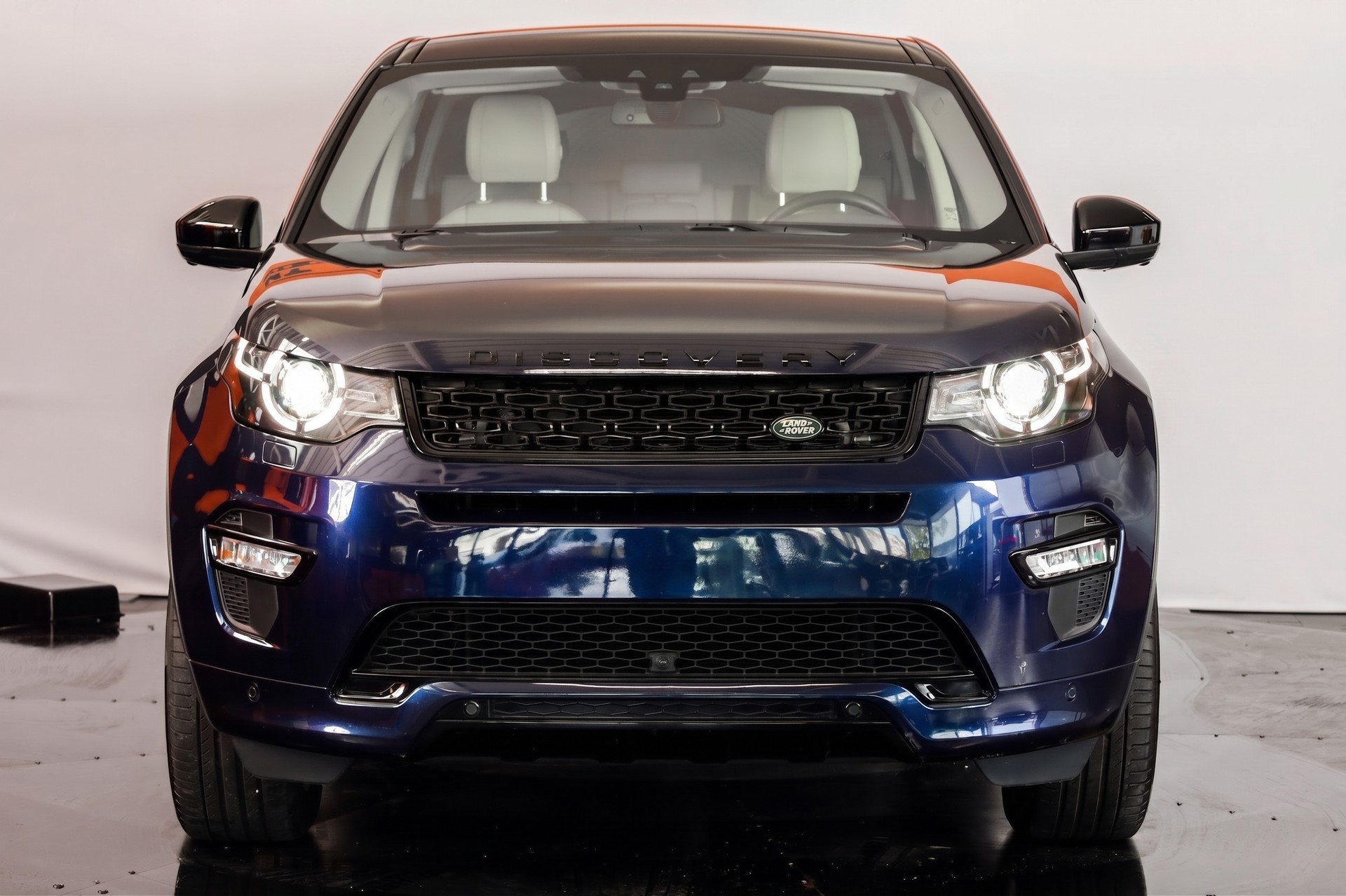 LAND ROVER Discovery Sport 2.0 TD4 HSE AT9-showroom-element-1