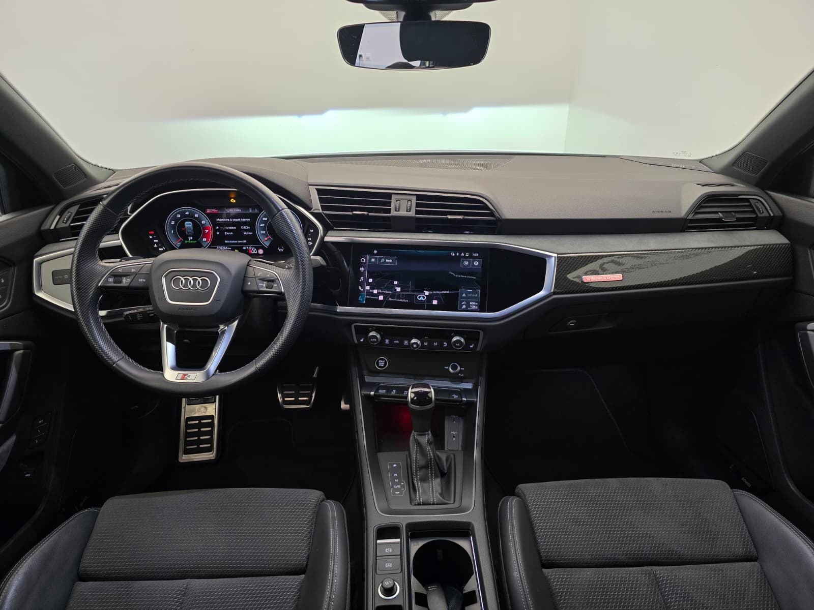AUDI Q3 45 TFSI S line quattro S-tronic-image-9