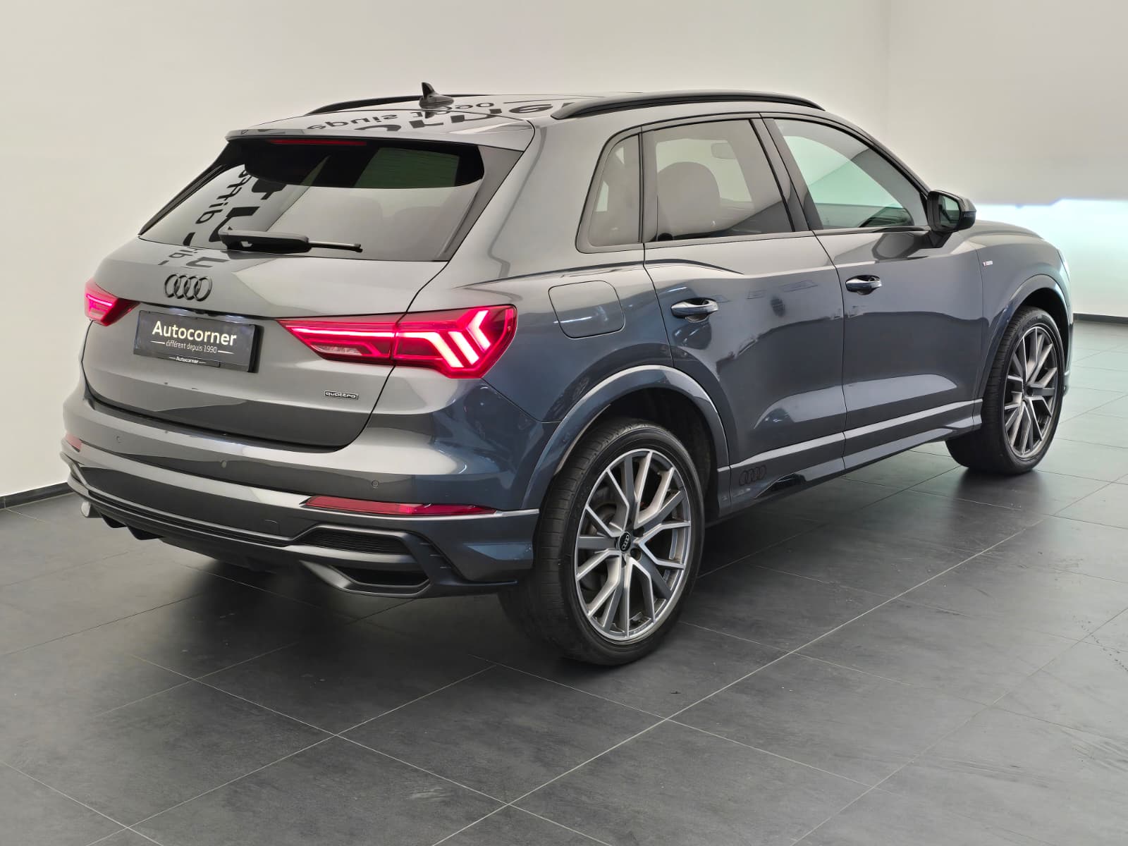 AUDI Q3 45 TFSI S line quattro S-tronic-image-6