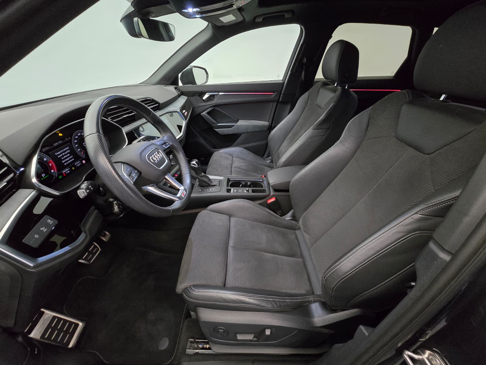 AUDI Q3 45 TFSI S line quattro S-tronic-image-12