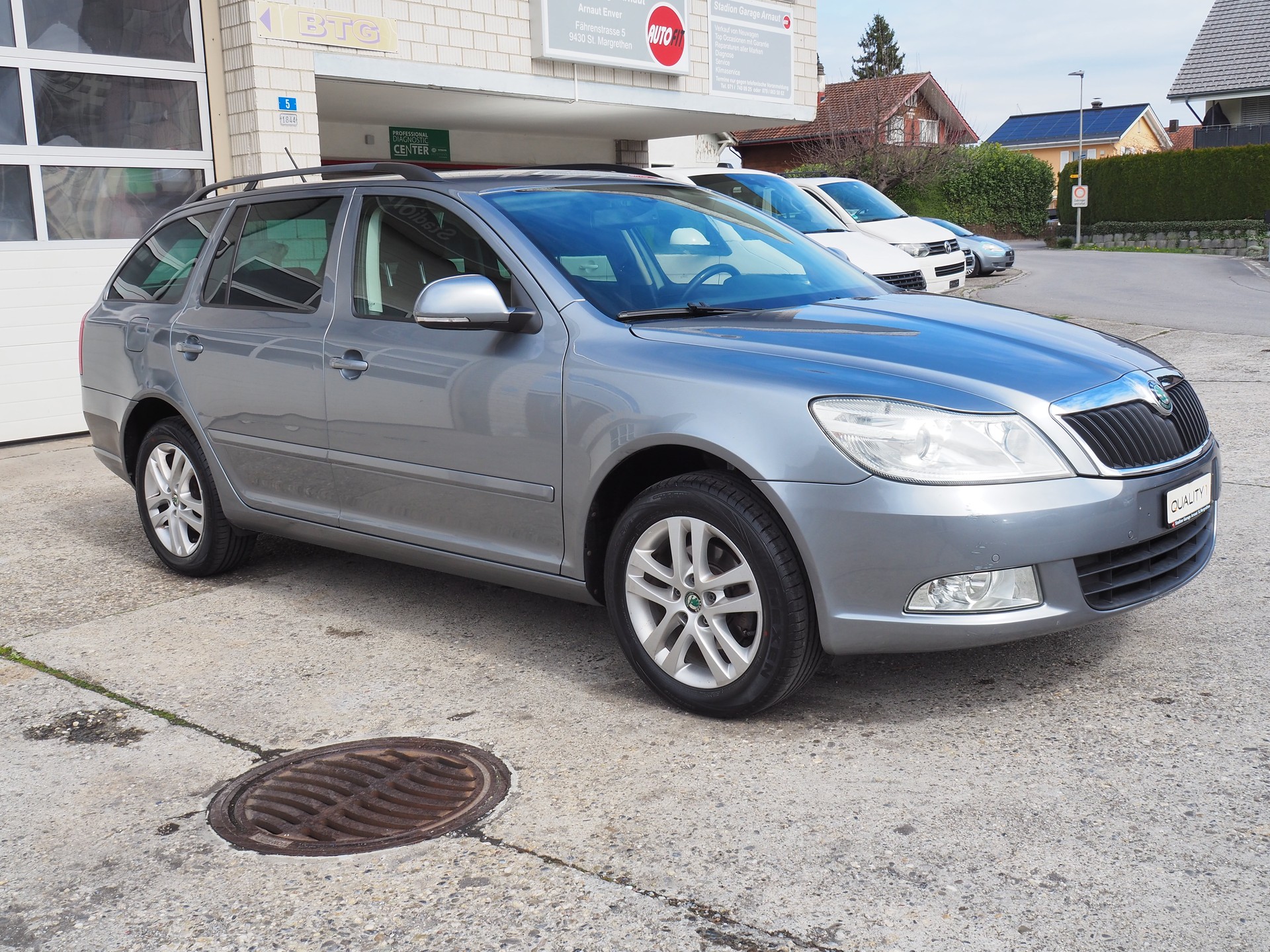 SKODA Octavia Combi 1.6 TDI Ambition 4x4-image-5
