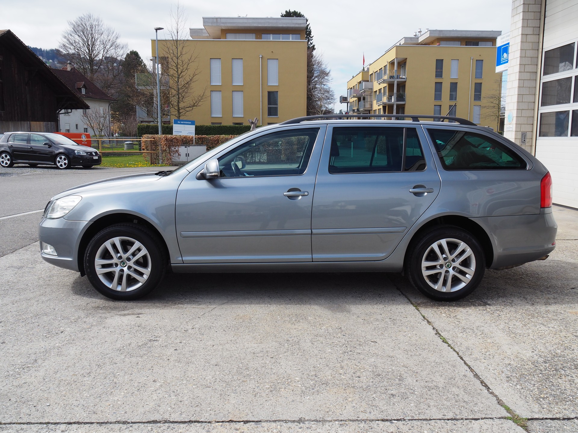 SKODA Octavia Combi 1.6 TDI Ambition 4x4-image-1