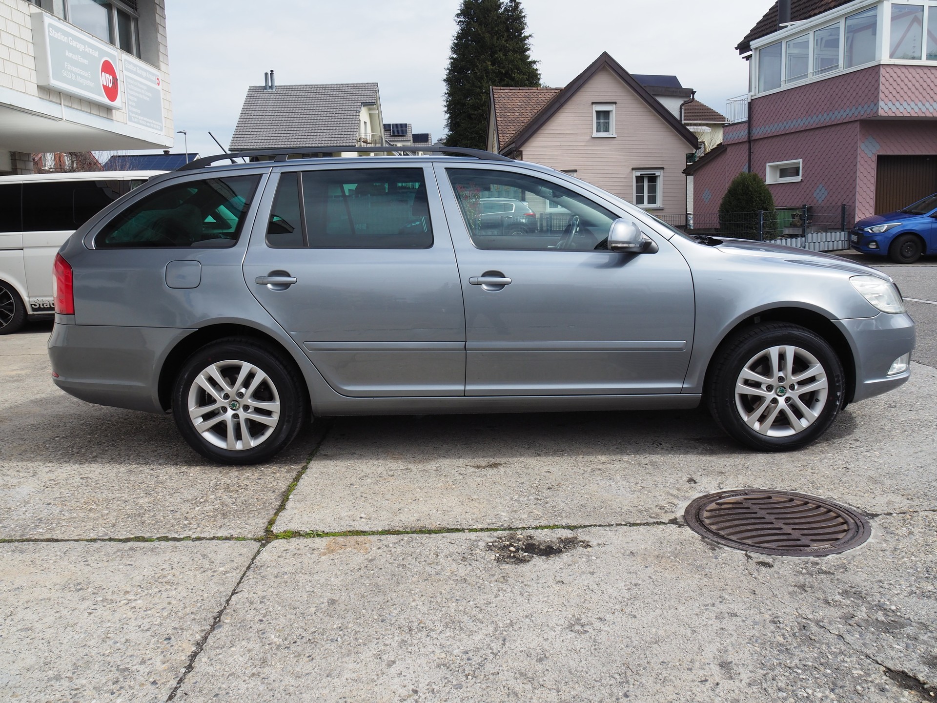 SKODA Octavia Combi 1.6 TDI Ambition 4x4-image-6