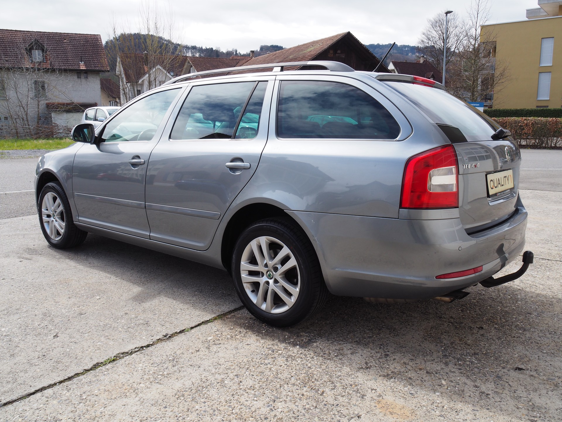 SKODA Octavia Combi 1.6 TDI Ambition 4x4-image-8