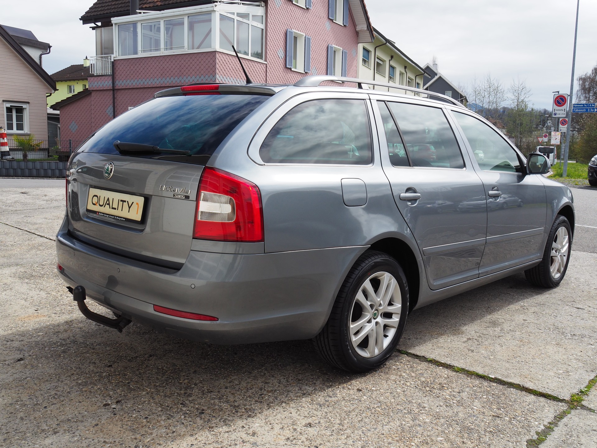 SKODA Octavia Combi 1.6 TDI Ambition 4x4-image-7