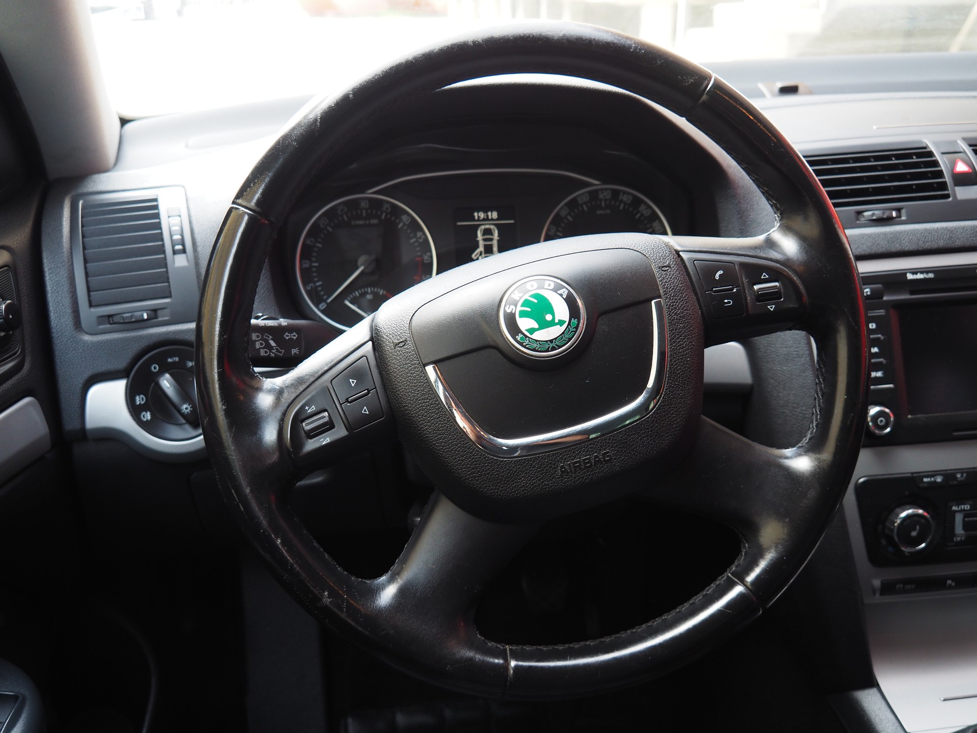 SKODA Octavia Combi 1.6 TDI Ambition 4x4-image-14