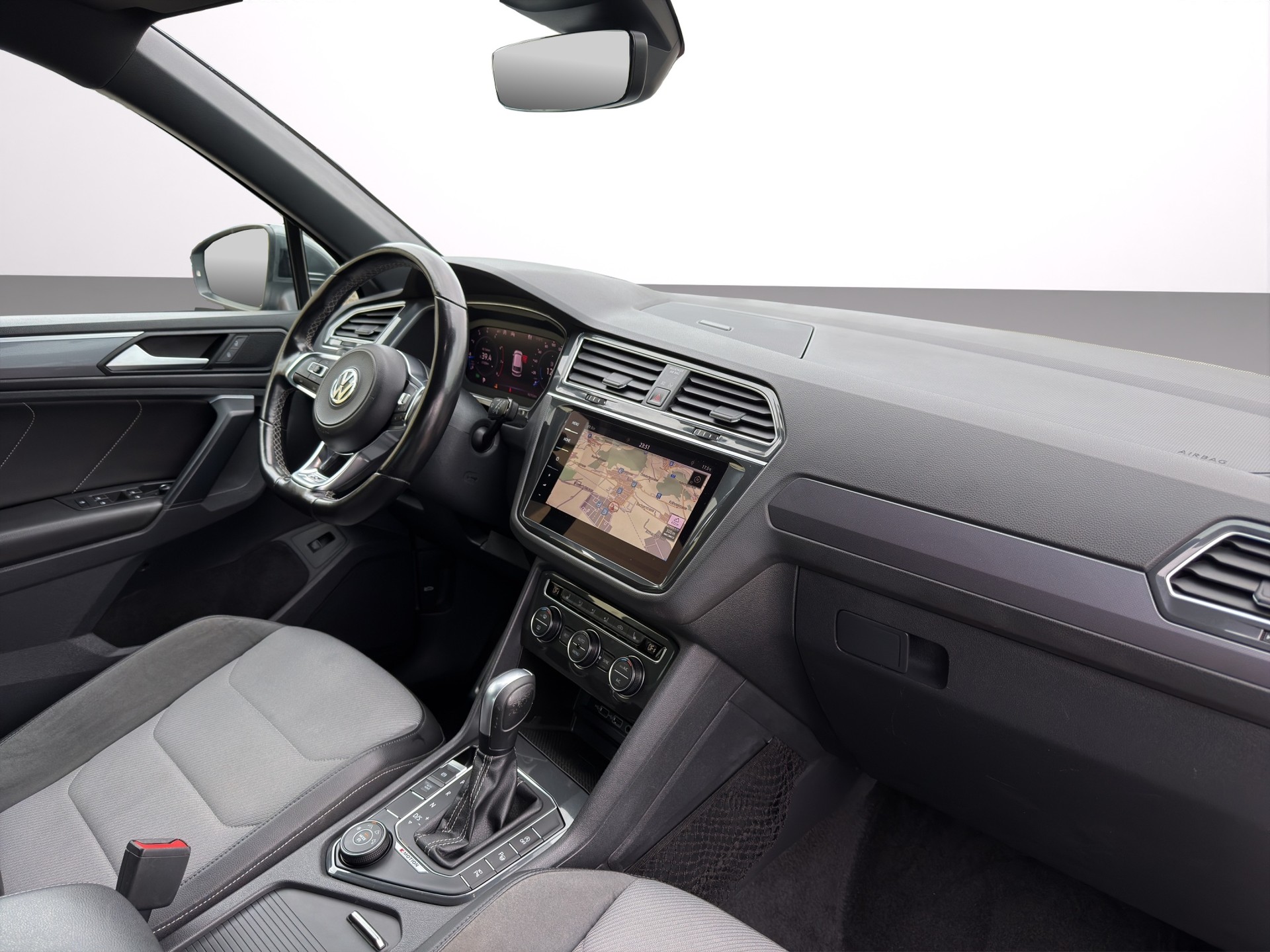 VW Tiguan 2.0TSI R-Line Highline 4Motion DSG-image-13