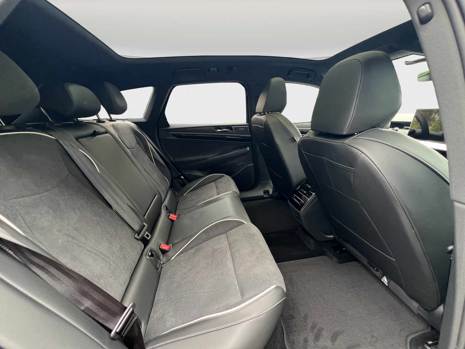 VW ID.7 Tourer Pro S 86 kWh Pro S United-image-11