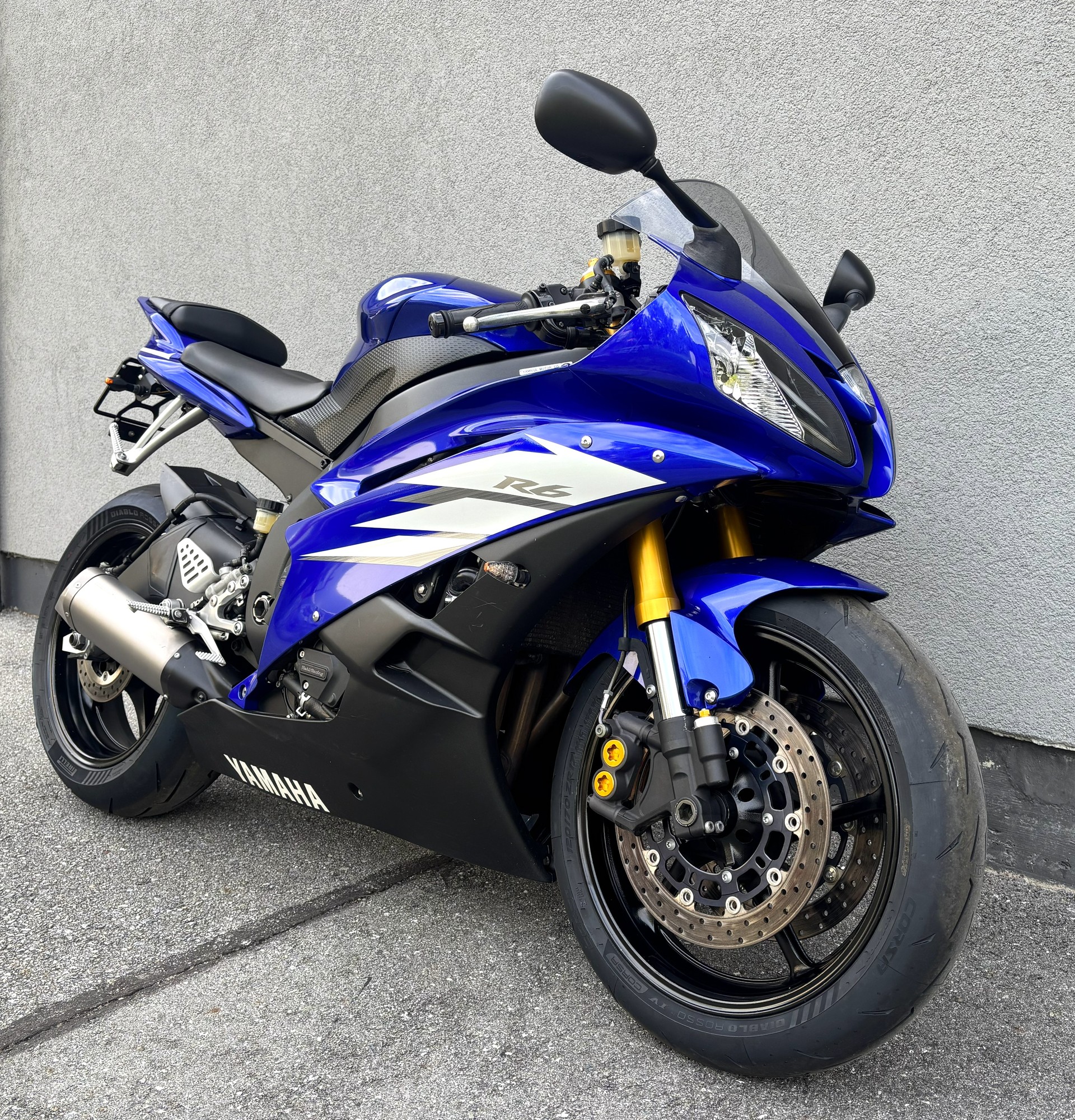 YAMAHA YZF-R6-showroom-element-1