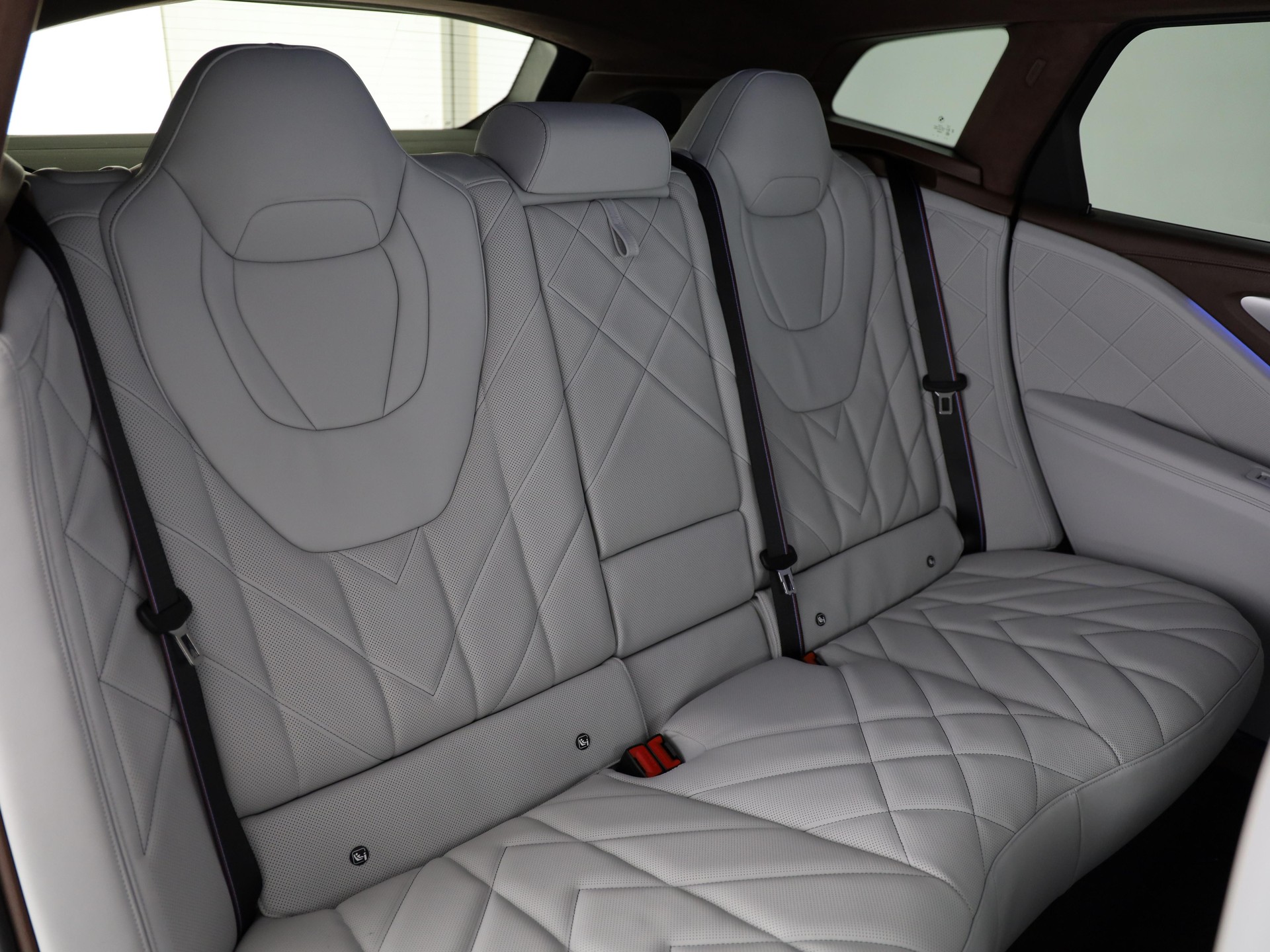 BMW XM Label Plug-in Hybrid-image-11