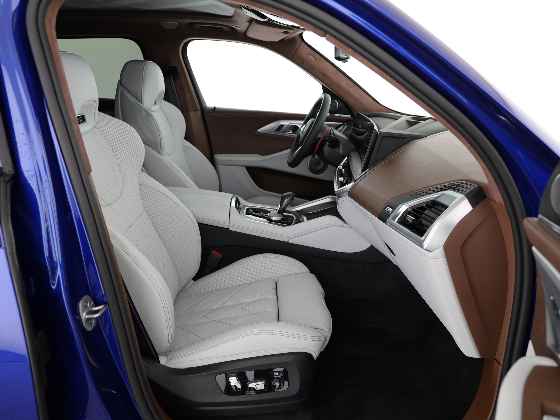 BMW XM Label Plug-in Hybrid-image-7