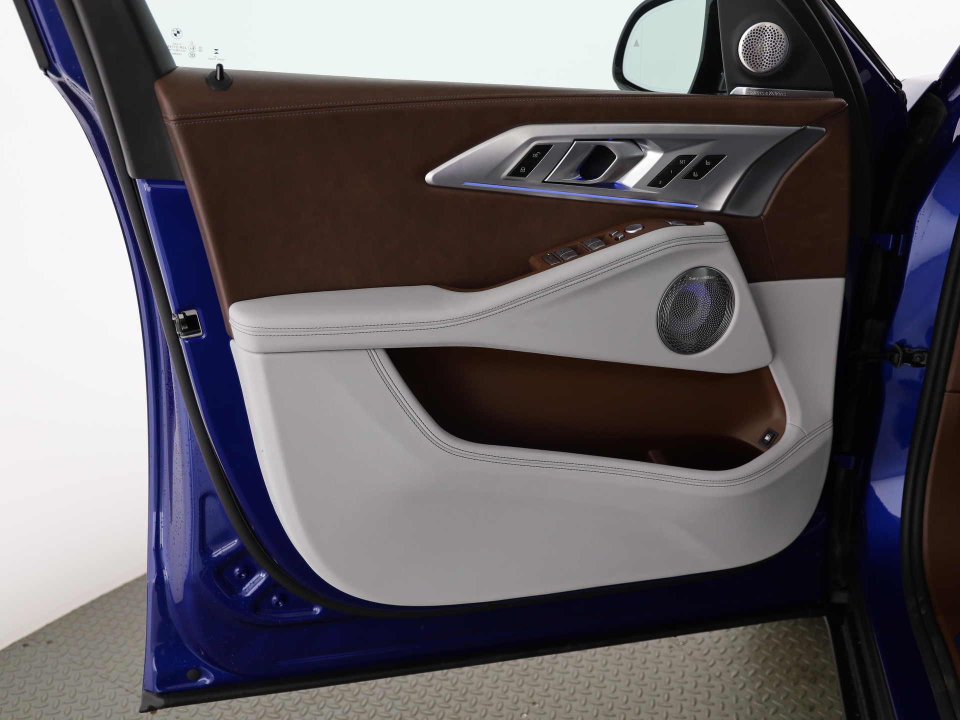 BMW XM Label Plug-in Hybrid-image-12