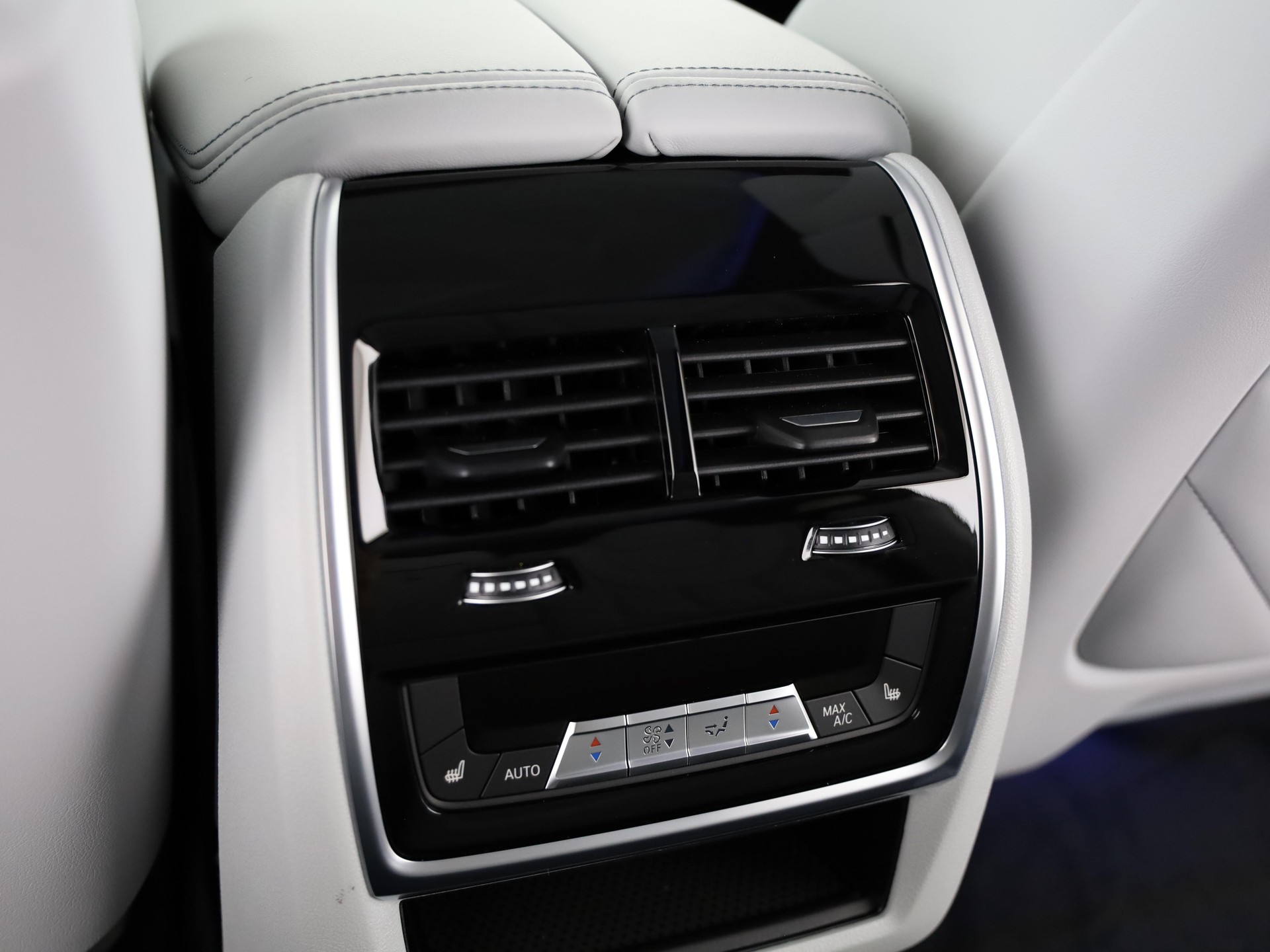 BMW XM Label Plug-in Hybrid-image-20
