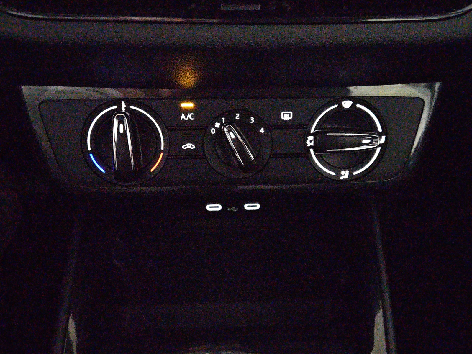 SKODA Fabia 1.0 MPI Ambition-image-19