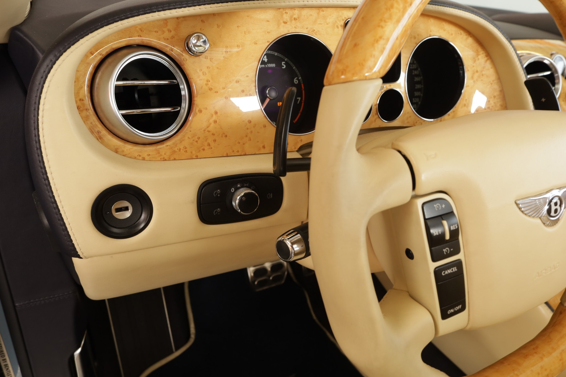 BENTLEY Continental GTC 6.0-image-15