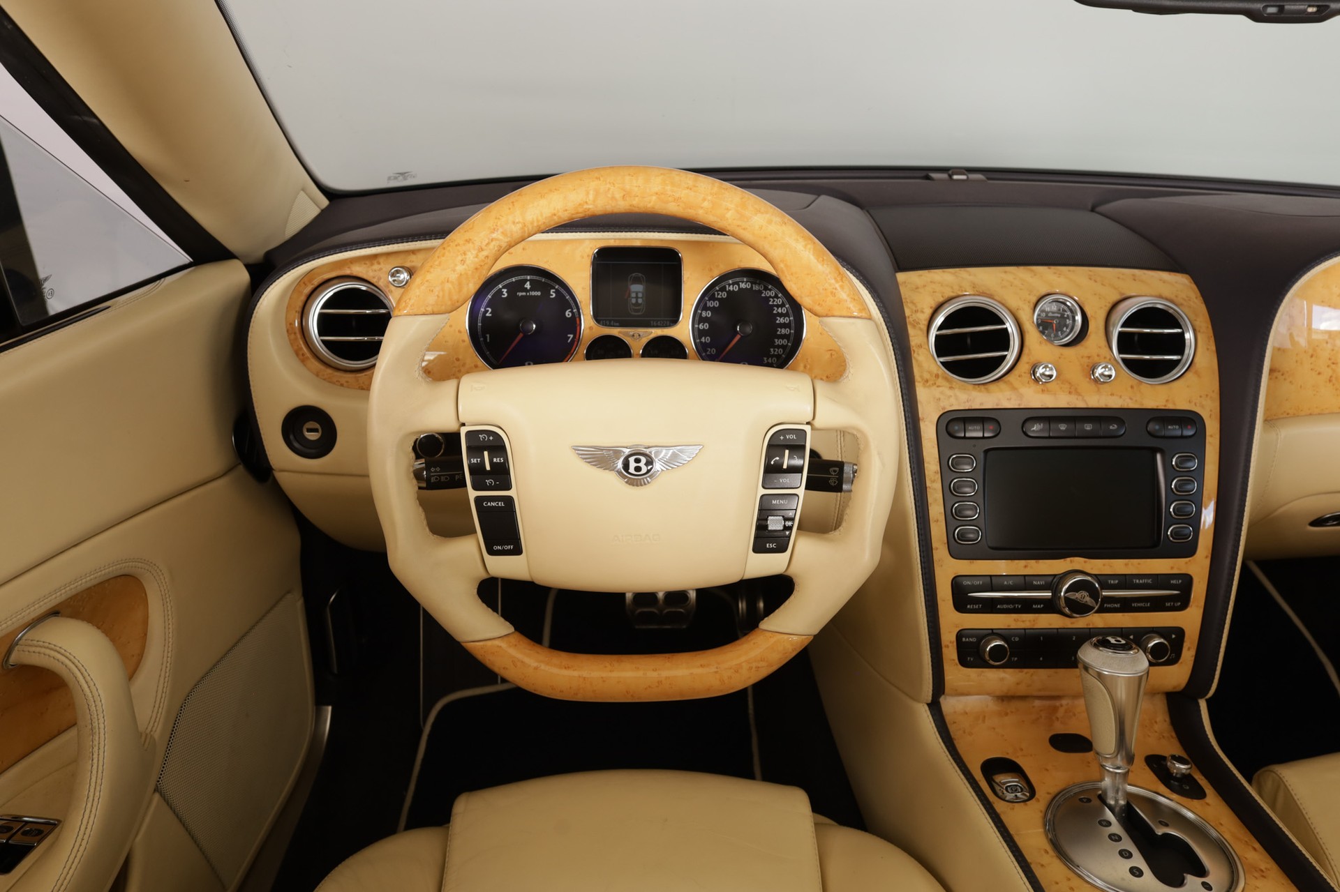 BENTLEY Continental GTC 6.0-image-11