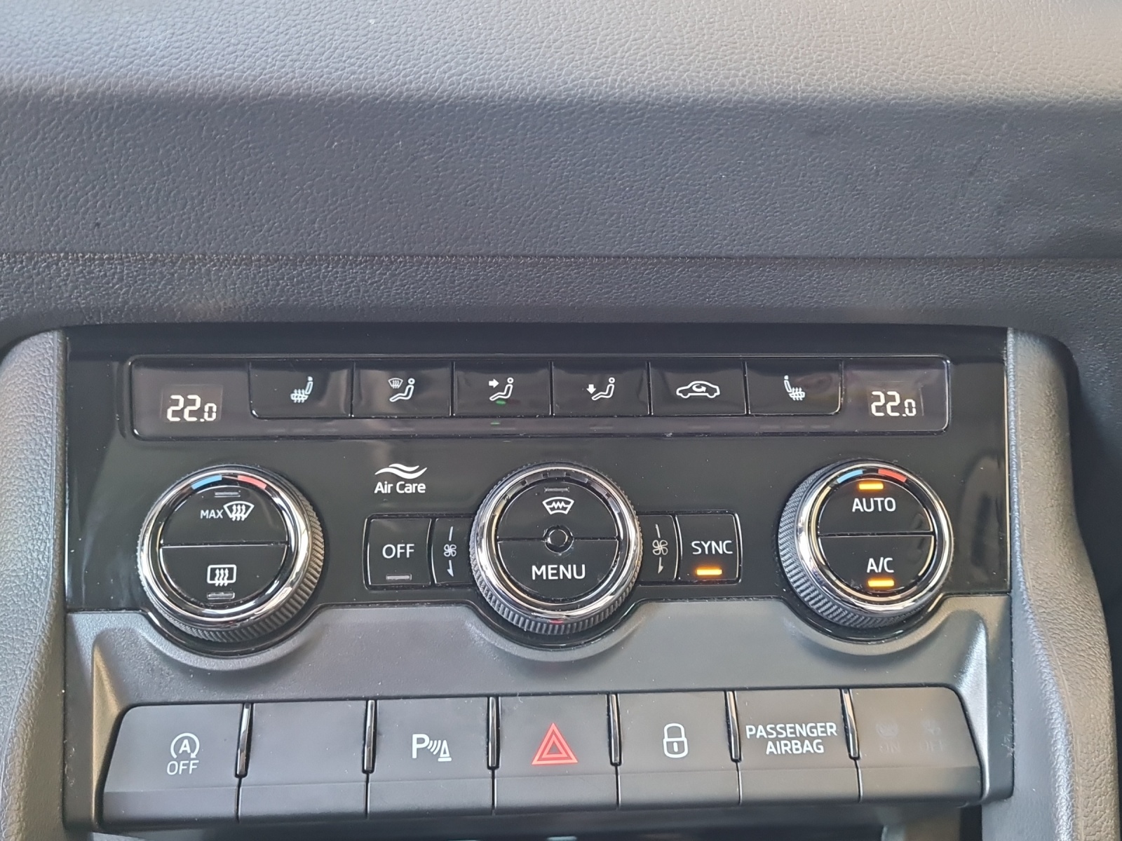 SKODA Karoq 2.0 TDI CR Clever 4x4 DSG-image-12