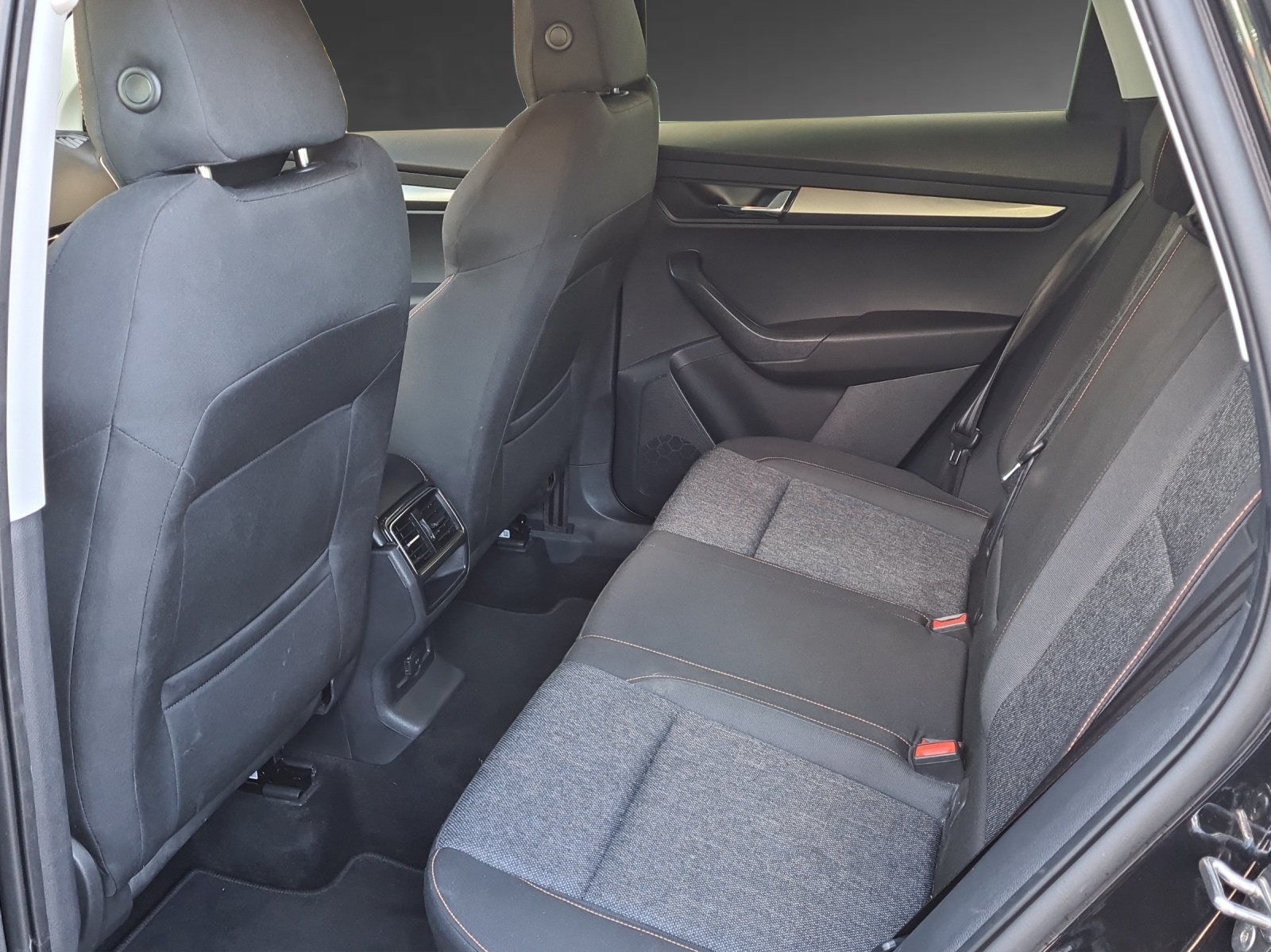 SKODA Karoq 2.0 TDI CR Clever 4x4 DSG-image-6