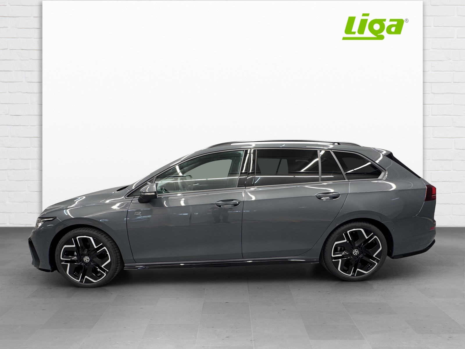 VW Golf VIII Variant 1.5 eTSI R-Line DSG-image-2